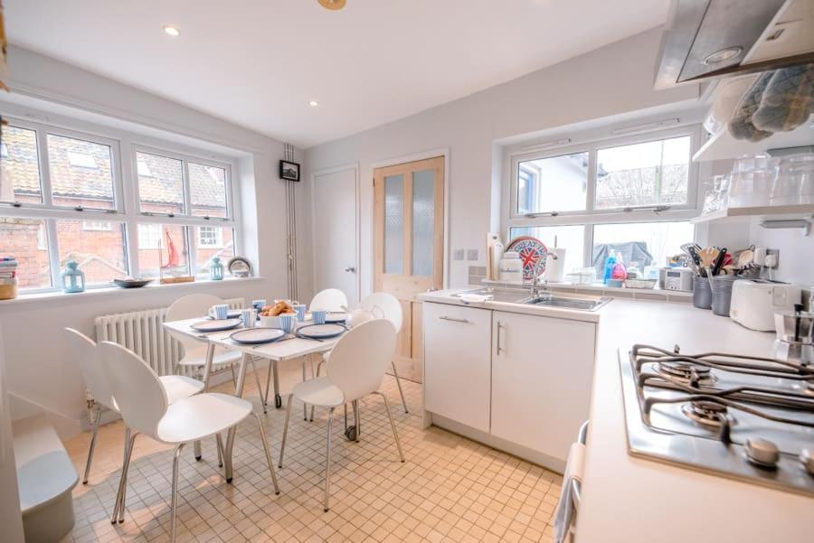 6 West Lane In Aldeburgh - Beautiful Cottage Near High Street Екстериор снимка